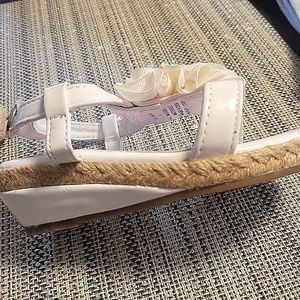 Paris Blues girl's sandals. White, size 6, paris blues